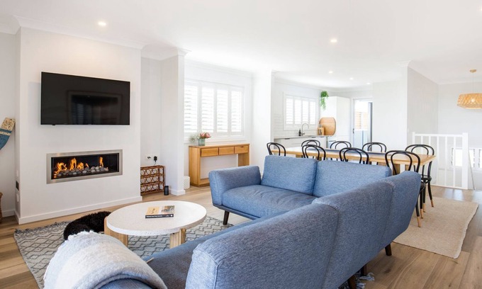 Currarong House | Beachcomber @ Currarong - Pet Friendly - 5 Mins Walk to Currarong Rockpools