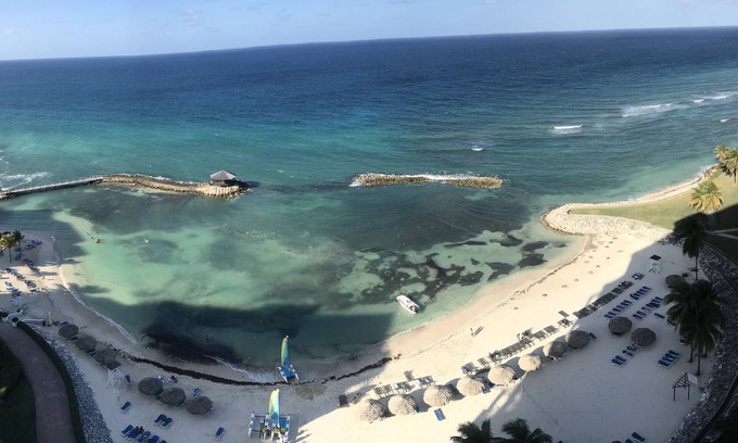 Montego Bay Condo | Beachfront 12th Floor Penthouse Living with Resort Access