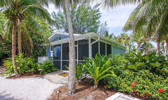 Captiva House | Beachfront 2BR Cottage with King Suite, Stunning Views & Pet-Friendly Option