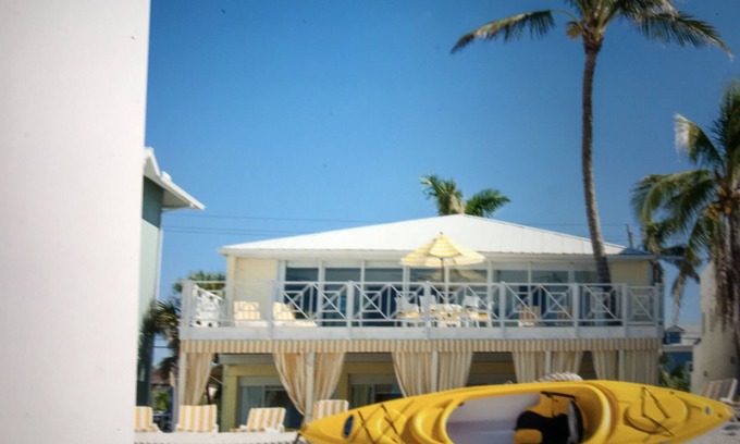 Bonita Springs House | Beachfront 3 bedrooms 2 bath house . Walk out into the sand🐬