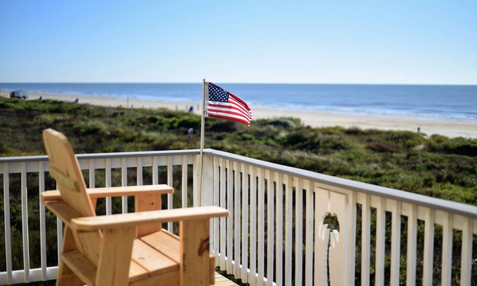 Freeport House | Beachfront! 4bdr(3 kings)/3 bath/sleeps 17