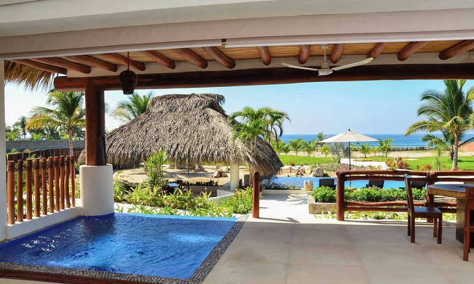 Ixtapa - Zihuatanejo Apartment | Beachfront apartment