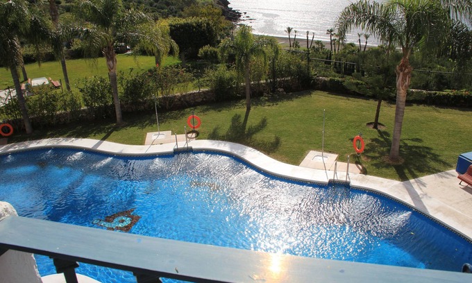 Velilla-Taramay Apartment | Beachfront apartment, swimming pool with salt water, gardens 2 min walk to the beach.