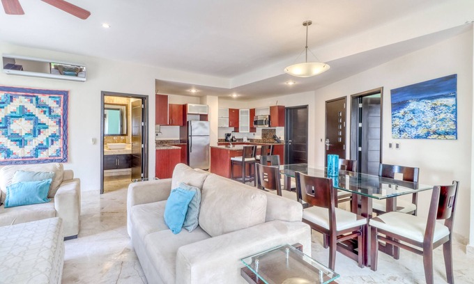 Downtown Apartment | Beachfront apartment with ocean views, pools, gym, partial AC & strong WiFi