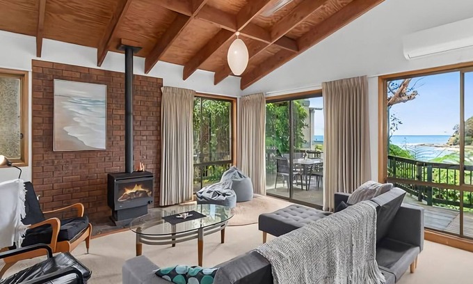 Malua Bay House | Beachfront at Malua - Garden Bay Beach