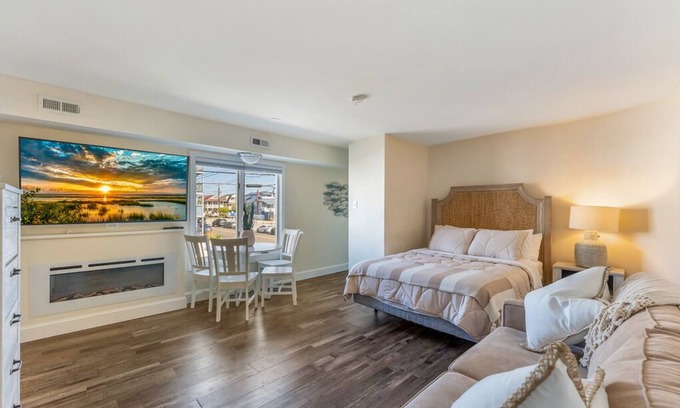 North End Condo | Beachfront Boardwalk 1BR w/Pool and Parking