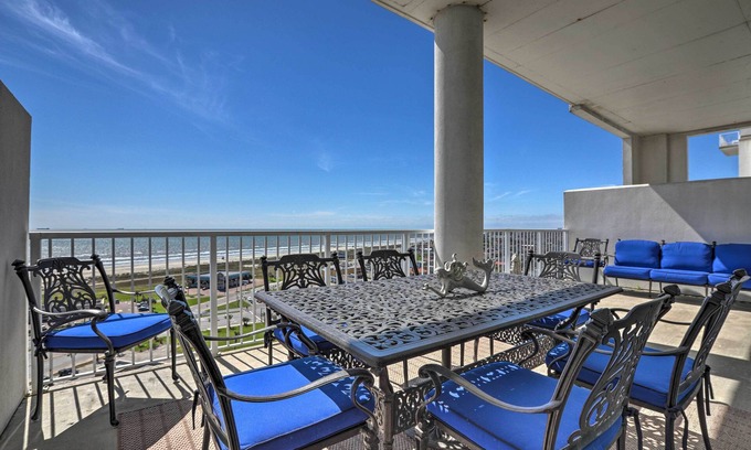 Galveston Condo | Beachfront Condo w/Pool in Galveston!