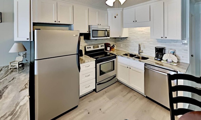 Myrtle Beach Condo | Beachfront Condo with an Outdoor Pool BBQ Area