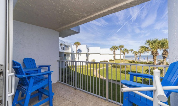 Crescent Beach Condo | Beachfront Condo with Ocean View - Sandpiper 216
