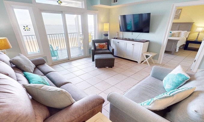 Tybee Island Condo | Beachfront condo w. stunning views + resort amenities.