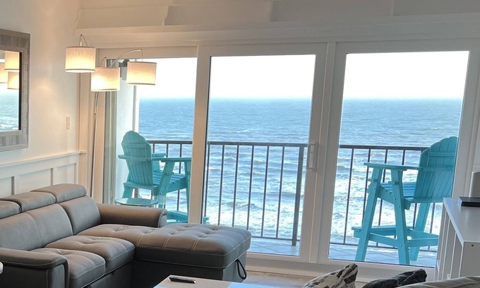 Galveston Condo | Beachfront condo with stunning ocean views. Pet-Friendly!