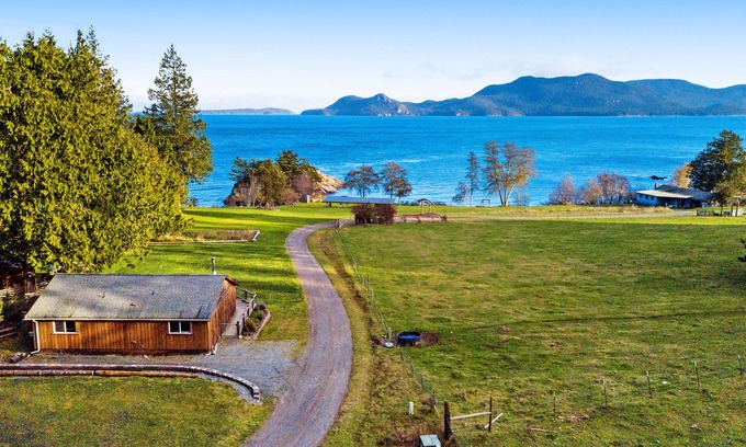 Olga Cottage | Beachfront cottage on Buoy Bay w/beach access & boat moor