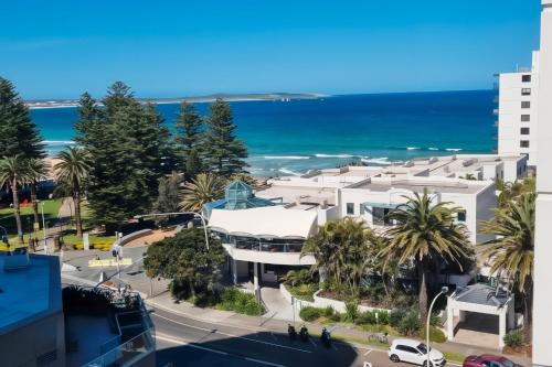 Cronulla Apartment | Beachfront Cronulla Getaway with Ocean Views & Spa