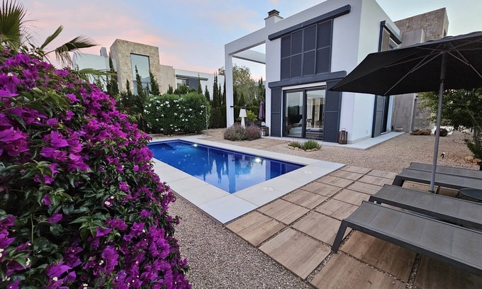 Cala Murada Villa | Beachfront design villa in Bauhaus style, pool, highspeed internet, air conditioning/heating
