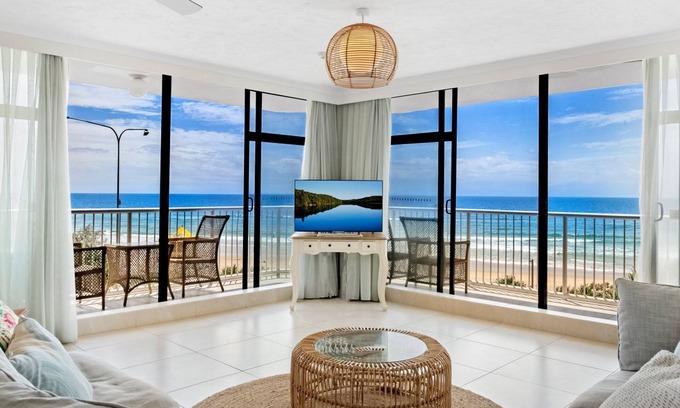 Surfers Paradise Apartment | Beachfront Escape in Surfers Paradise - CoastHM