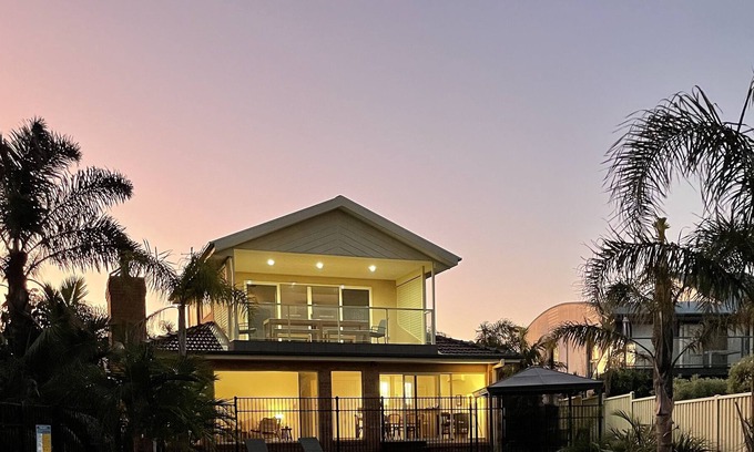 Long Beach House | Beachfront five bedroom home with pool and ocean views