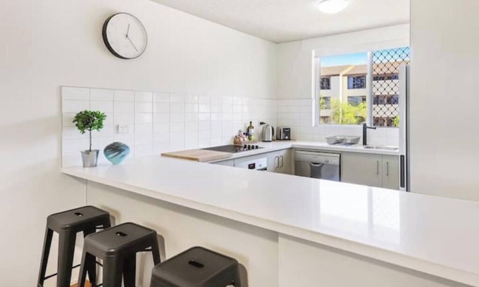 Burleigh Heads Apartment | Beachfront Gem in Burleigh Heads Perfect Location