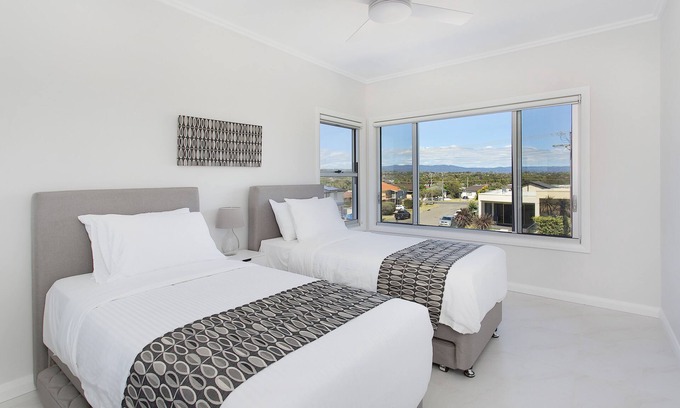 Warilla Apartment | Beachfront Ground Floor Apartment with Garden + Panoramic Views