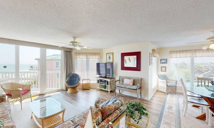 Litchfield by the Sea Condo | Beachfront Haven 2BR Retreat Litchfield By the Sea