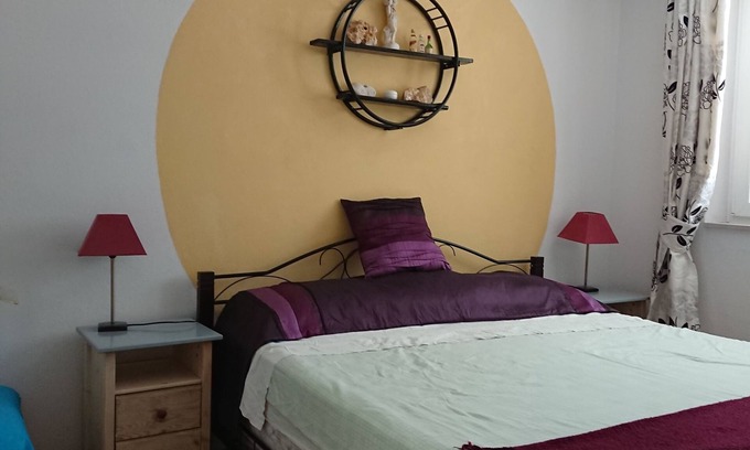 Cove Tri Zala (Zrnovo) Cottage | Beachfront holiday retreat with pristine sea views offering comfort and nature.