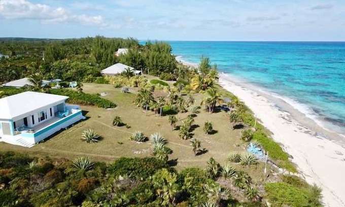 North Palmetto Point House | Beachfront Home on Acre of Land, Walk for Miles on Pink Sand