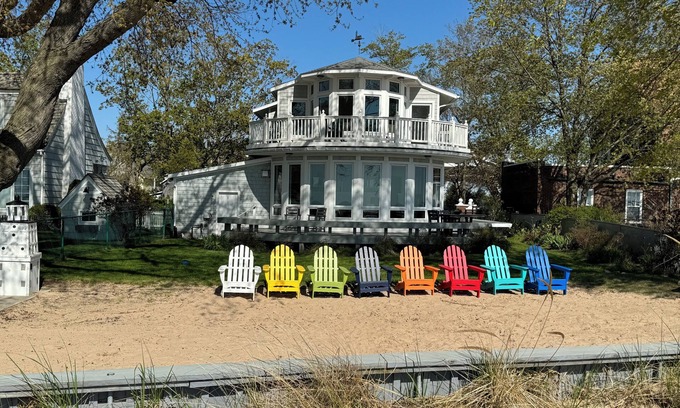 Frankfort House | Beachfront Home on Lake Michigan beach. Spectacular sunsets, walk to downtown.