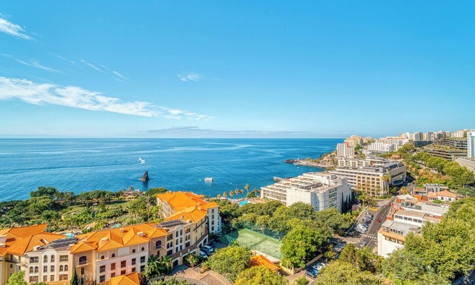 Sao Martinho Hotel | Beachfront Hotel with Private Balcony, Sea View, Outdoor Pool and Spa!