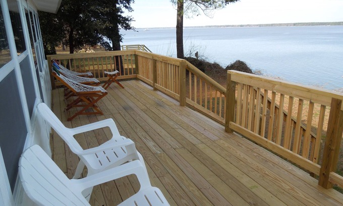Surry House | Beachfront House on James River. Near Historic Jamestowne and Williamsburg