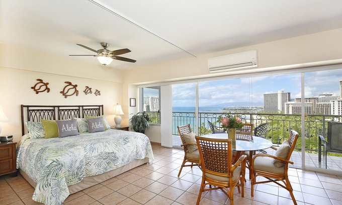 Waikiki Condo | Beachfront Location with GREAT View! Washer/Dryer, Washlet, A/C, Wi-Fi!