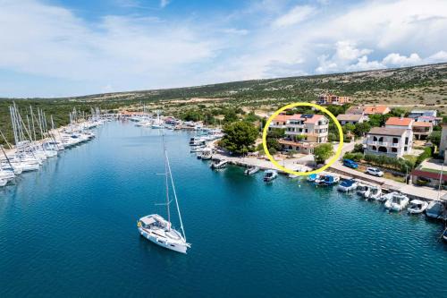 Simuni House | Beachfront Lovro apartment