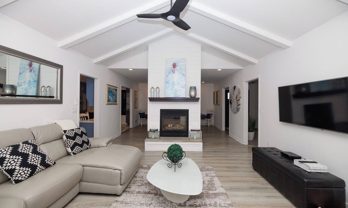 Port Colborne Cottage | Beachfront Luxury | Cedar Bay Retreat Near Sherkston Shores | Port Colborne.