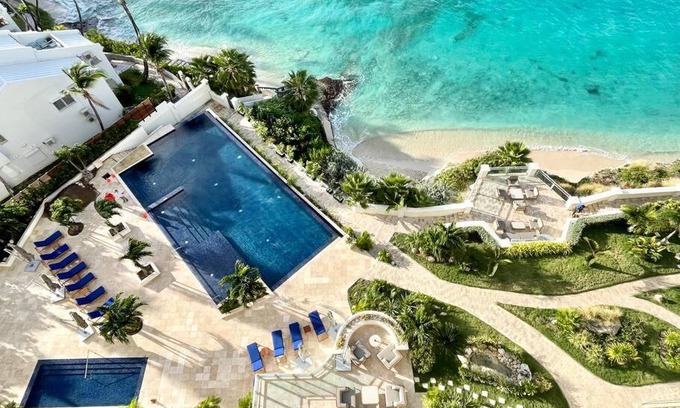 Maho Apartment | Beachfront luxury 2br condo