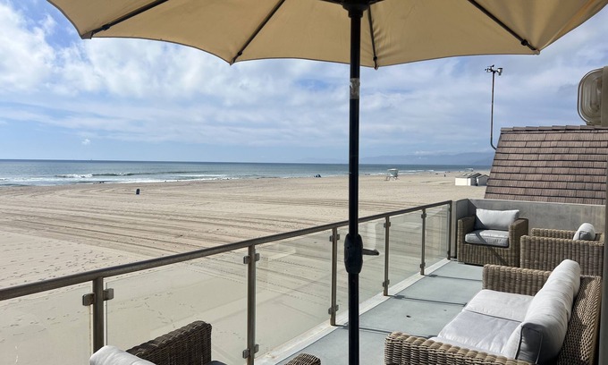 Hollywood Beach House | Beachfront Luxury Getaway on the sands of pristine Hollywood Beach - Sleeps 10!