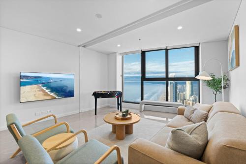 Surfers Paradise Apartment | Beachfront Luxury Skyhome Ocean 3BR with Parking