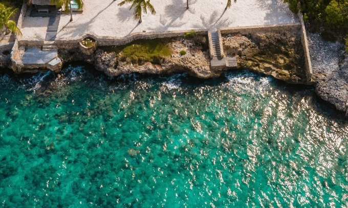 Sabadeco Villa | Beachfront luxury villa with private beach