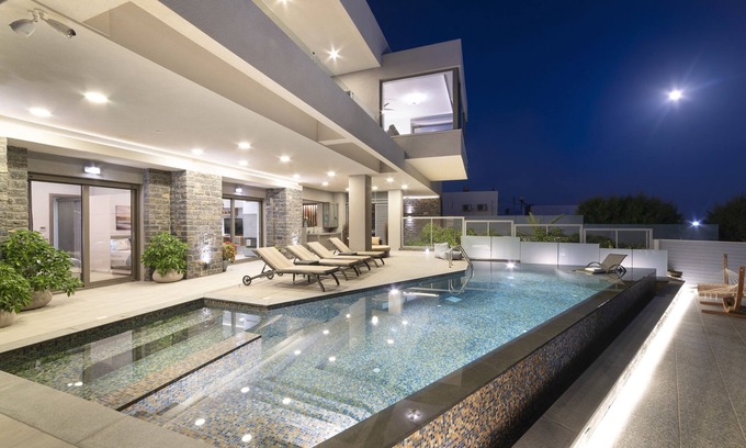 Koutsouras Villa | Beachfront Moonlight villa for large groups