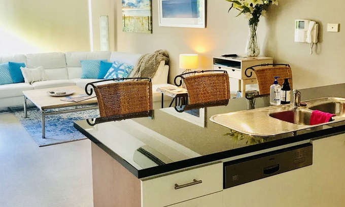Rockingham Apartment | Beachfront Ocean Views