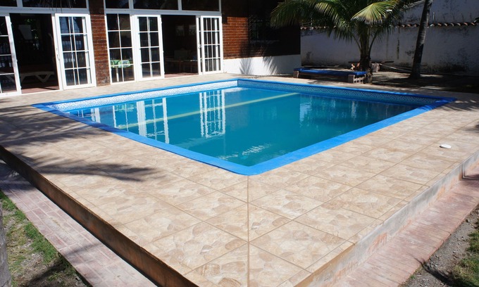 La Libertad House | Beachfront paradise! Villa San Miguel! 4 bdrs, sleeps 14 pool & steps from beach