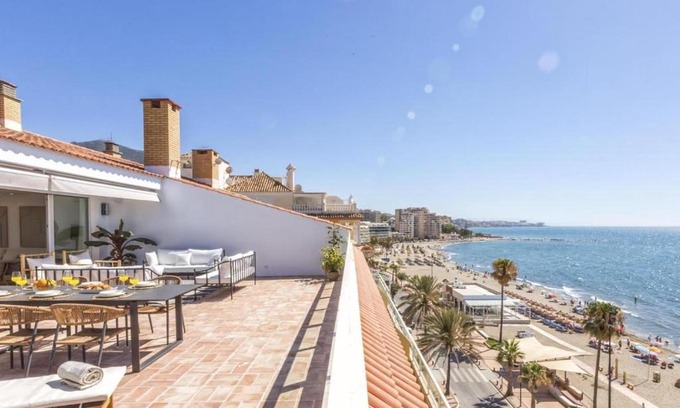 Torreblanca Apartment | Beachfront penthouse with sea views