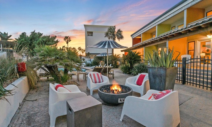 Galveston House | Beachfront | Pool | Hot Tub