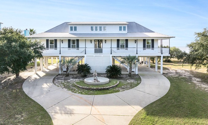 Ocean Springs House | Beachfront Property in Ocean Springs, Overlooking the Gulf of Mexico. Sleeps 14