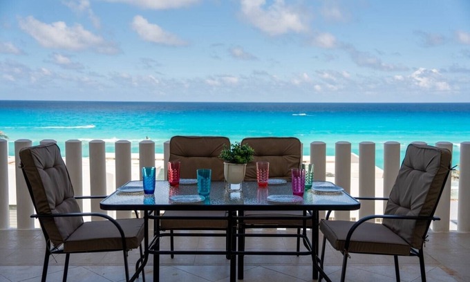 Punta Cancun House | Beachfront Residence with Stunning Views and pool