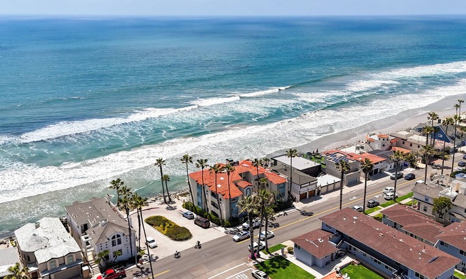 South Oceanside Condo | Beachfront Retreat