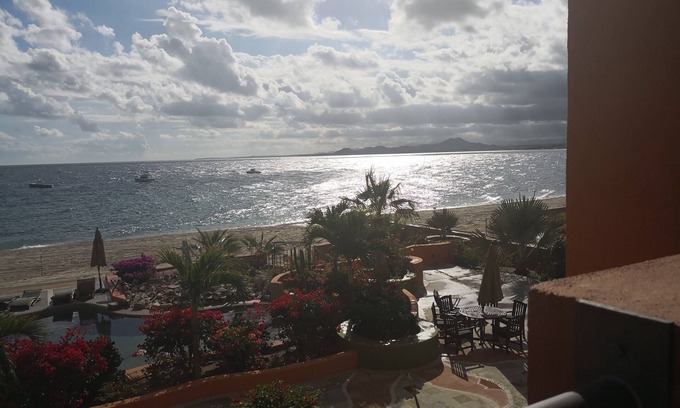 Los Barriles Apartment | Beachfront, Sea of Cortez, Wi-Fi, White Sandy Beaches, Pools.