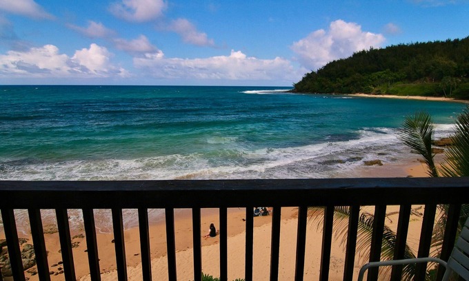 Kilauea Cottage | BEACHFRONT! So close to the ocean you can feel the sea spray!