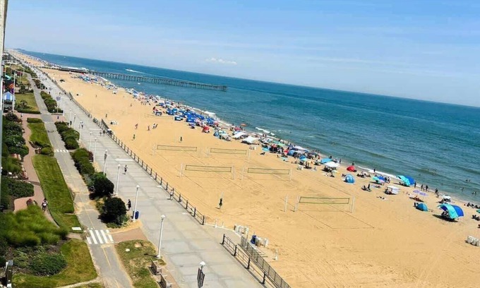 Northeast Virginia Beach Condo | Beachfront Stay with Direct Boardwalk Access