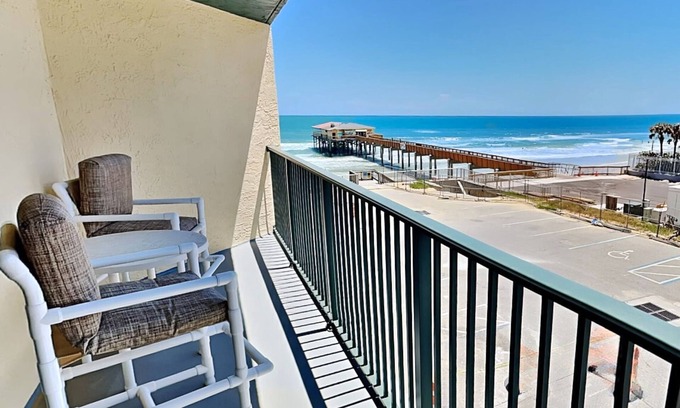 Daytona Beach Shores Condo | Beachfront Condo With Resort Pool, Balcony