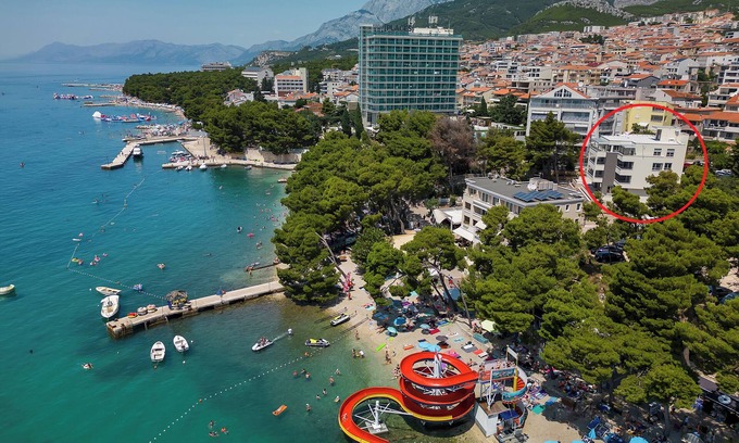 Ratac Apartment | Beachfront Vacation Apartment in Makarska, 2 Bedrooms, Balcony, Elevator