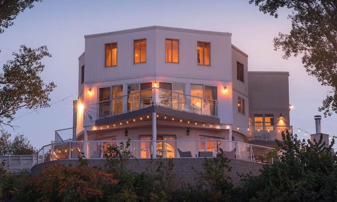 Miller Beach Villa | Beachfront Villa + Addition, Skyline views, Hot Tubs, Luxury Smart Home