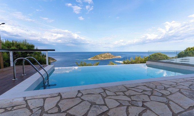 Korithi Villa | Beachfront Villa Komis - Panoramic Infinity Blue